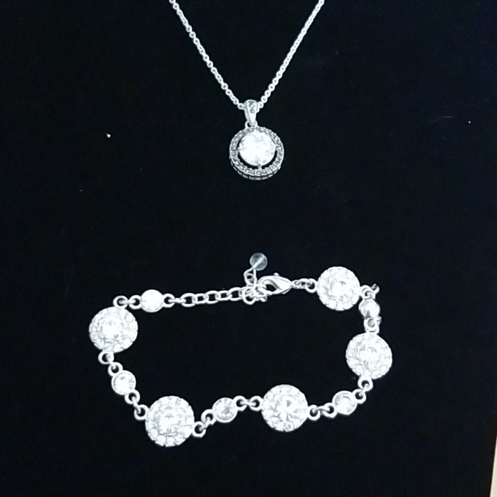 White diamond necklace & bracelet set
